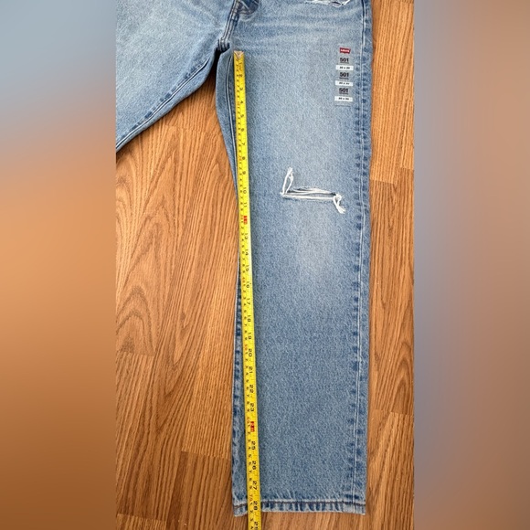 Levi's Women's Light Blue Straight Leg Jeans - Picture 8 of 9